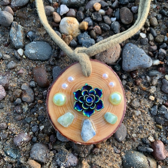 Jewelry - Flower, crystal, and wood pendant necklace